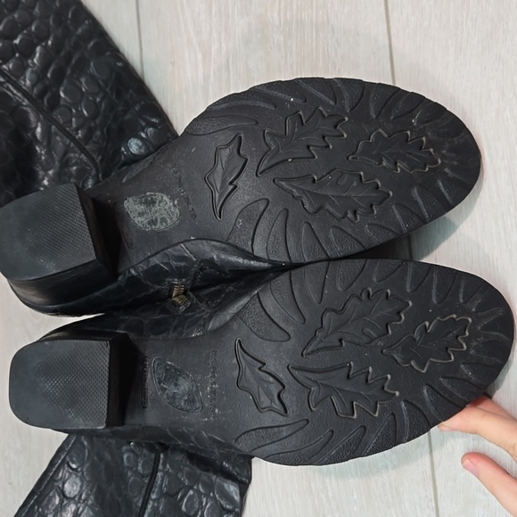 Born Women Tall Black Crocodile-Embossed Knee-High Boots Shoes Sz 9 - Picture 11 of 13